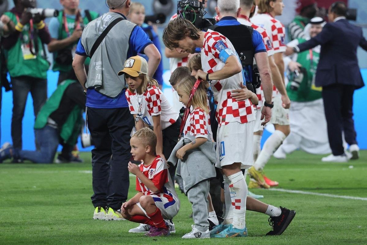 Festa e premiao dos jogadores da Crocia pela conquista do terceiro lugar na Copa do Mundo de 2022, no Catar. Time croata venceu o Marrocos por 2 a 1 neste sbado (17), no Estdio Internacional Khalifa, em Doha