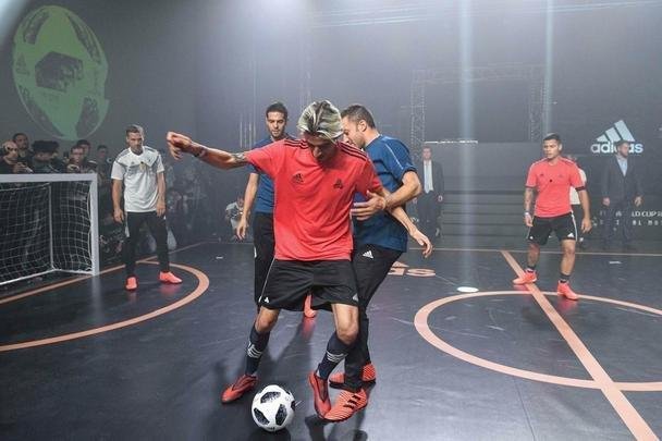 Com presença de Messi, Adidas e Fifa lançaram a bola oficial da Copa da Rússia: a Telstar