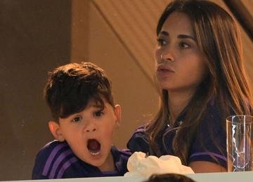 Famíliares do craque Lionel Messi também marcaram presença no Estádio 974: o pai Jorge Messi, a esposa Antonela Roccuzzo e os filhos Ciro, Thiago e Matteo