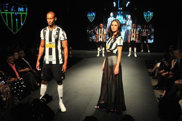 Nova coleo de uniformes do Atltico produzida pela fornecedora francesa Le Coq