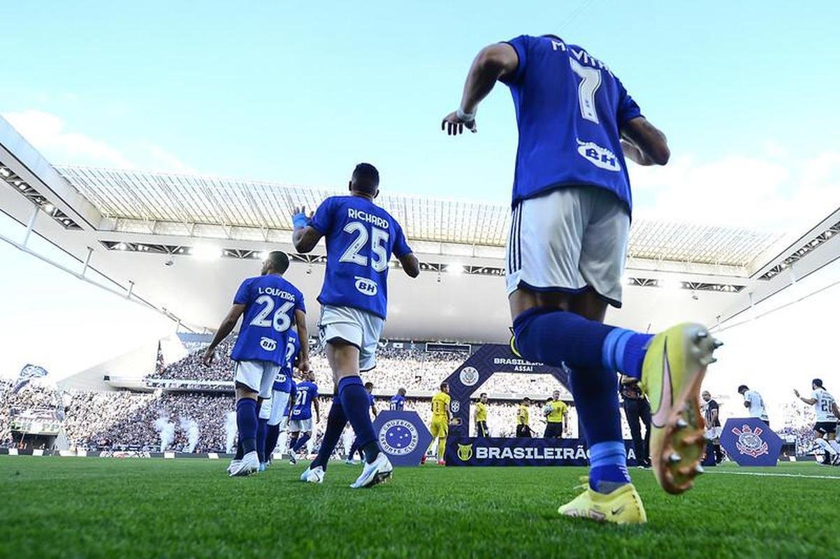 Pela primeira rodada do Campeonato Brasileiro, Corinthians e Cruzeiro se enfrentam na Neo Qumica Arena, em So Paulo