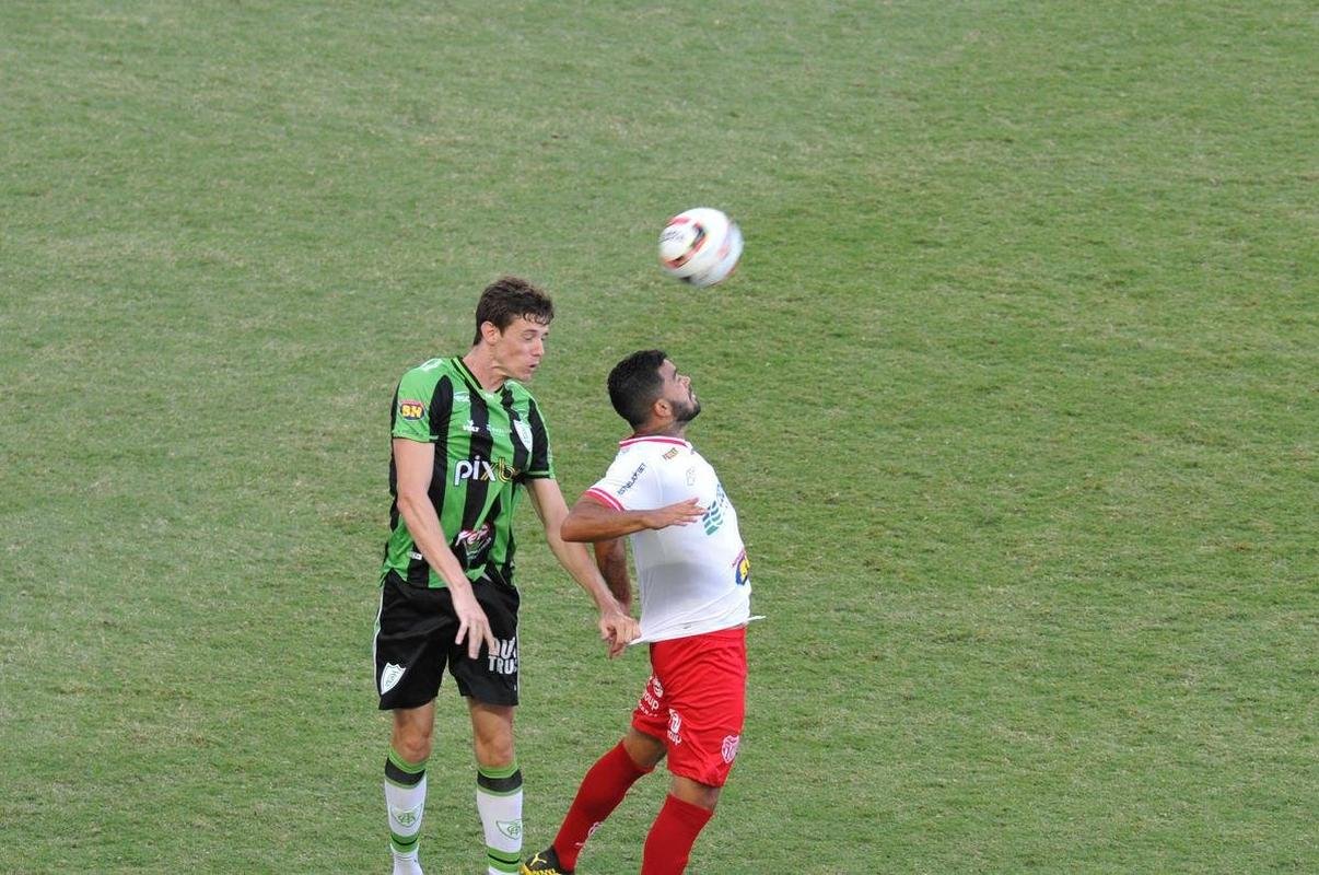 Gustavo Crecci marcou o gol da vitria do Villa Nova no Independncia, sobre o Amirca