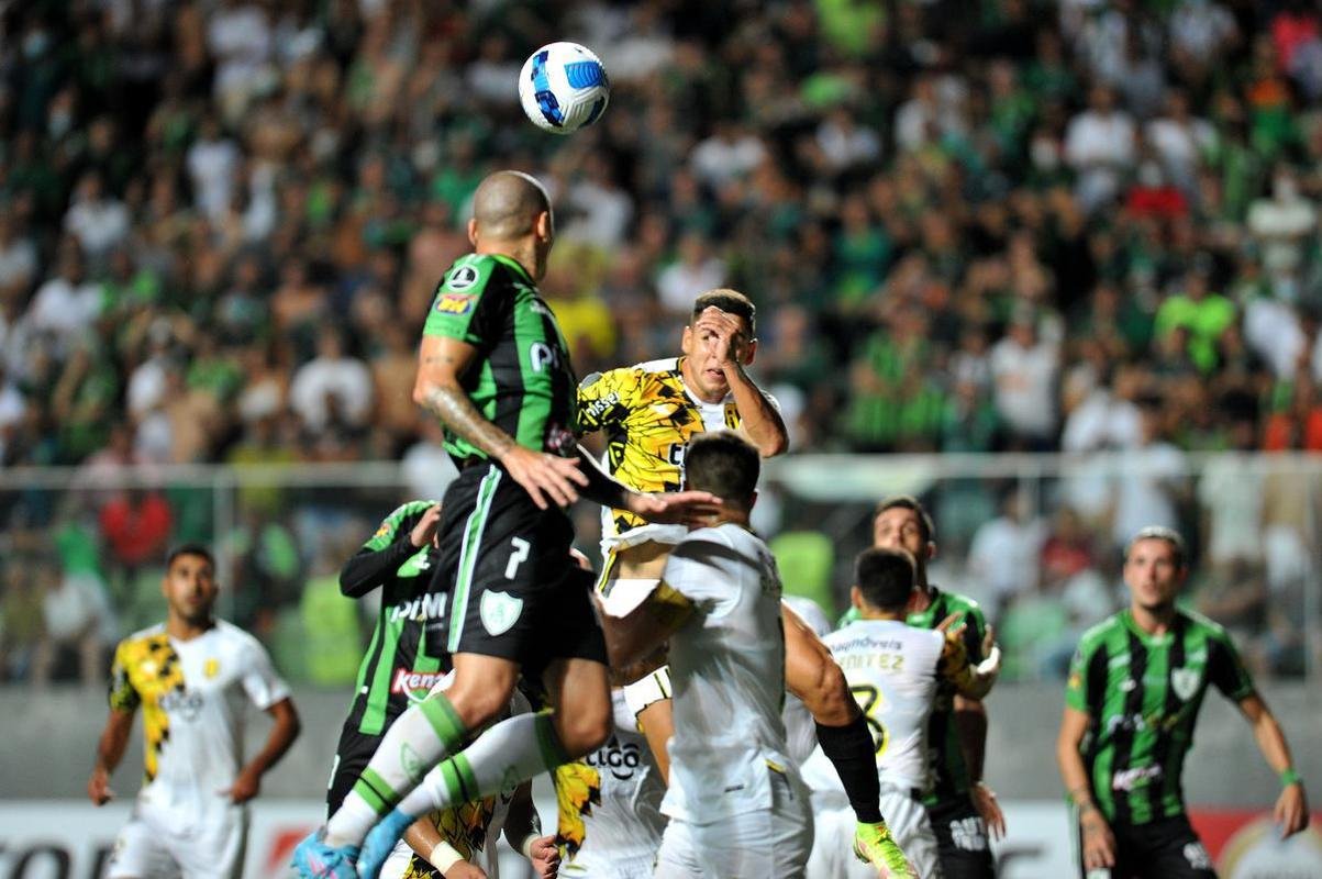 Fotos do jogo entre Amrica e Guaran do Paraguai, no Independncia, em BH, pela segunda fase da Copa Libertadores