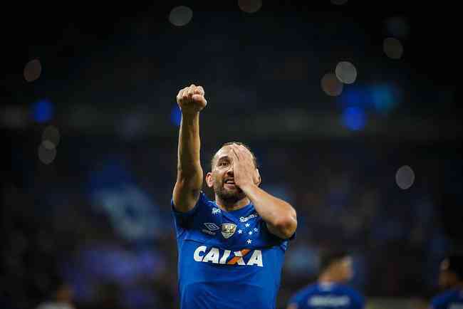 Argentinian Hernán Barcos played for Cruzeiro in 2018. The center forward currently plays for Alianza Lima, Peru.