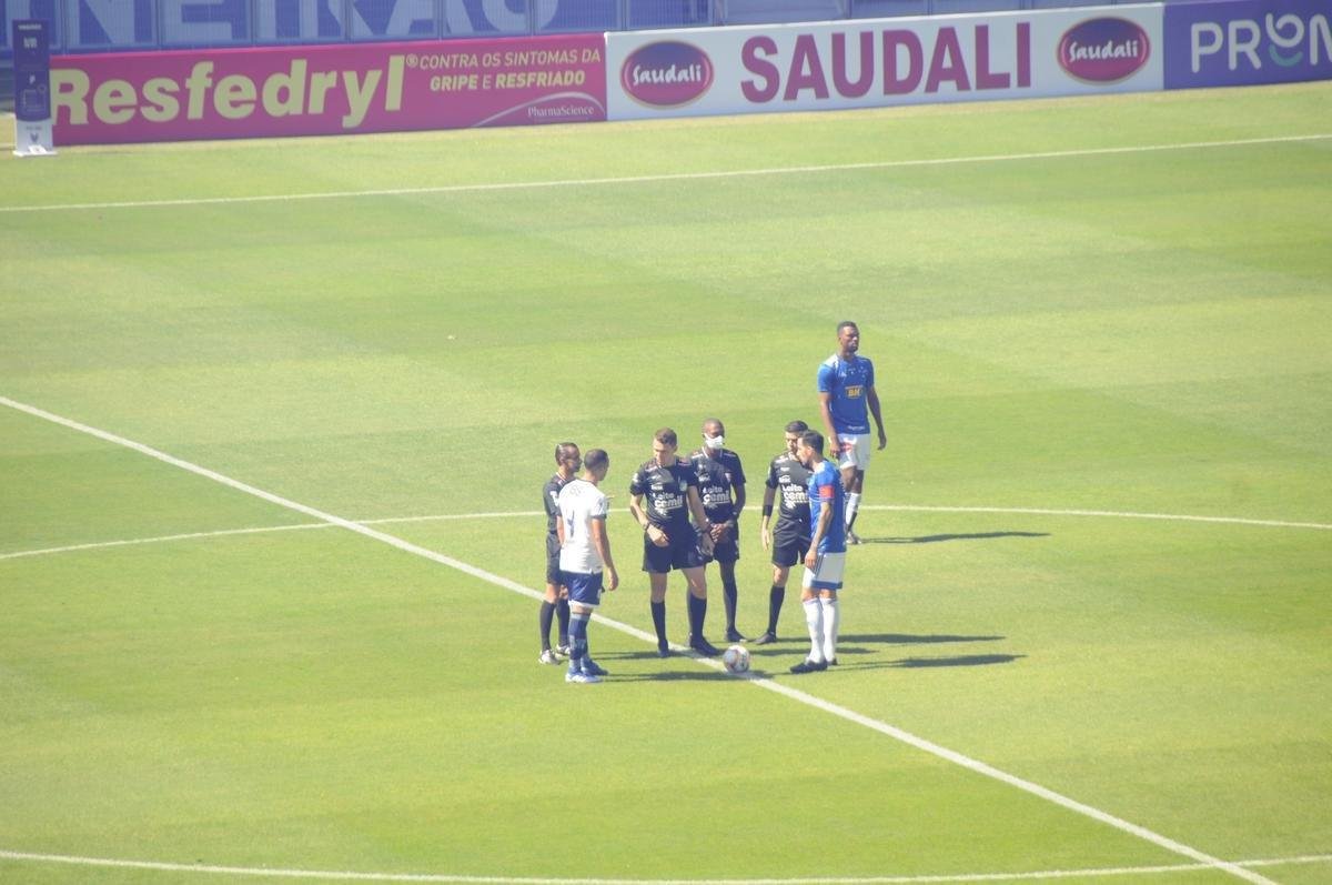 Na retomada do Campeonato Mineiro, Cruzeiro e URT se enfrentaram no Mineiro