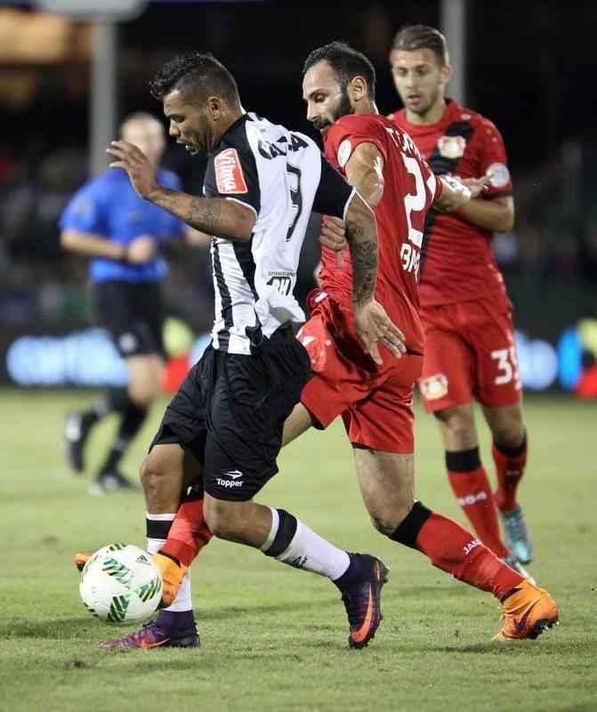 Com garotos e alguns reforos do profissional, Galo perde para o Bayer Leverkusen nos EUA