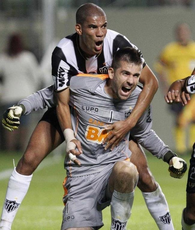 No dia 30 de maio de 2013, Victor salvou o Atlético da eliminação na Libertadores. Depois, clube se tornaria o campeão