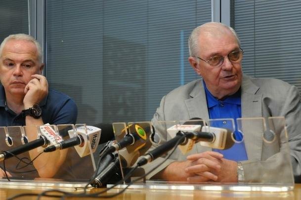 Gilvan de Pinho Tavares concede entrevista coletiva na sede do Cruzeiro