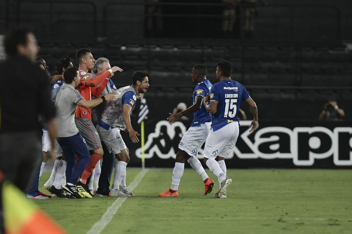Fotos de Botafogo x Cruzeiro, no estdio Nilton Santos, pela 29 rodada do Brasileiro