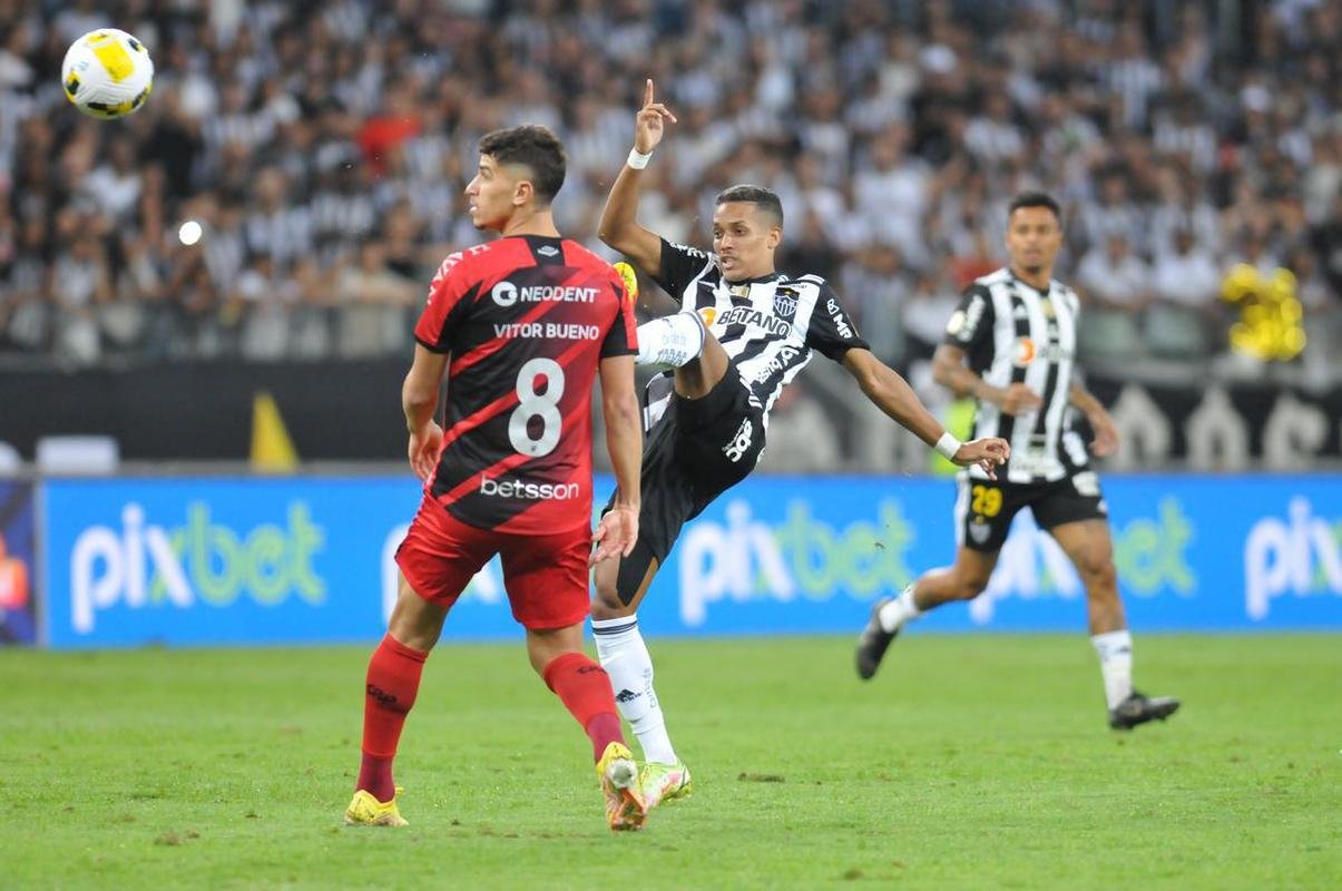 Fotos da partida entre Atltico e Athletico-PR, neste domingo (7), no Mineiro, pela 21 rodada do Campeonato Brasileiro