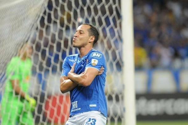 Fotos do jogos entre Cruzeiro e Deportivo Lara no Mineiro