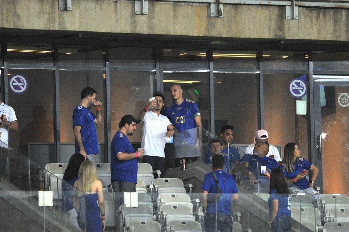 Zagueiro Maicon, novo reforo do Cruzeiro, esteve no Mineiro e assistiu ao empate celeste por 0 a 0 com o Nutico no encerramento da Srie B. Jogador de 33 anos, revelado na Toca,  o primeiro reforo para a temporada 2022.