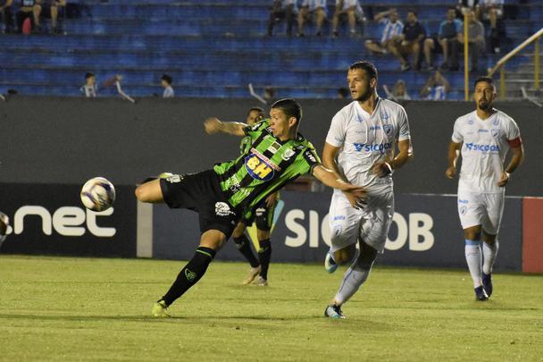 América vence Londrina fora de casa e mantém sonho do acesso
