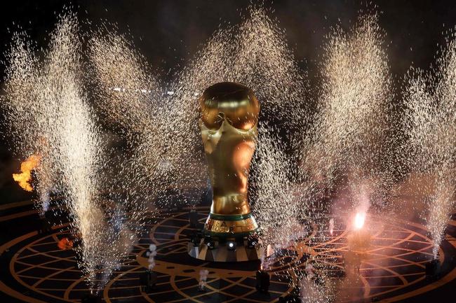 Entrada de Argentina e Frana no campo do Estdio Icnico de Lusail para a final da Copa do Mundo foi um espetculo  parte. Veja fotos do show de fogos, de luzes e da execuo dos hinos nacionais dos dois pases