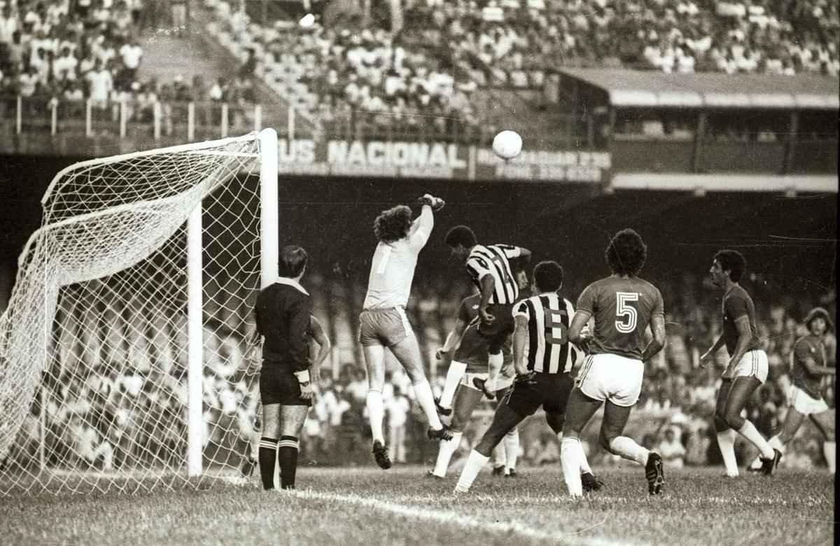 Mineiro, inaugurado em 1965 e modernizado entre 2010 e 2012, recebeu 237 dos 499 clssicos, com 86 vitrias do Cruzeiro, 75 do Atltico e 76 empate