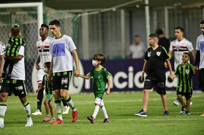 Fotos da derrota do Amrica para o So Paulo, por 2 a 1, no Independncia, em Belo Horizonte, pela 30 rodada da Srie A do Brasileiro. Atacante Alosio abriu o placar para o Coelho, mas Calleri e Alisson viraram para o Tricolor Paulista.