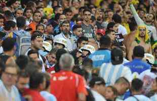 Fotos das torcidas de Brasil e Argentina, no Mineiro, no clssico vlido pela semifinal da Copa Amrica