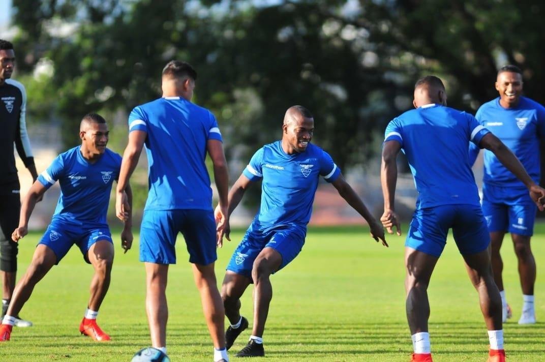 Imagens do treino do Equador na Toca da Raposa II
