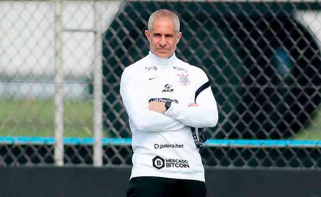 Mesmo pressionado, tcnico Sylvinho tem o respaldo da diretoria do Corinthians