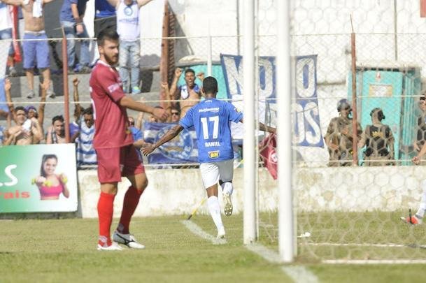 Cruzeiro abriu 2 a 1 no primeiro tempo, com gols de Raniel e Robinho; Alemo descontou para o Guarani