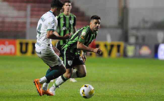 Henrique Almeida marcou o gol da vitória do América sobre o Goiás