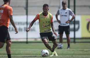 Fotos do primeiro treino de Junior Alonso no retorno ao Atltico