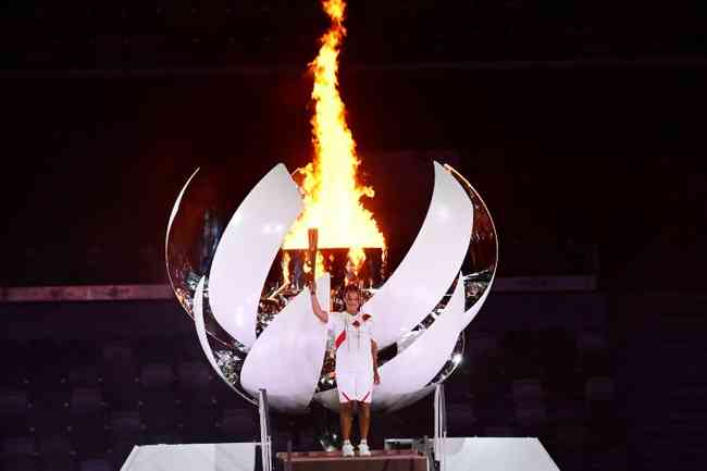 Tenista japonesa Naomi Osaka acendeu pira olmpica na abertura dos Jogos de Tquio