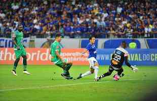 Rafinha entrou na etapa final, 'voou em campo' e marcou os dois gols que fecharam a vitria