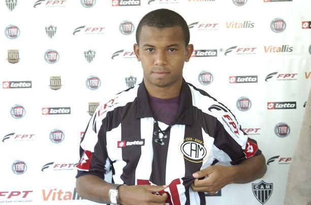 Mariano (2008) - Contratado pelo Atlético em julho de 2008, Mariano se destacou em seu início pelo Galo. Ele fez 19 jogos até ser dispensado pelo clube após cometer atos de indisciplina antes de jogo contra o Palmeiras, pelo Campeonato Brasileiro, fora de casa. Além dele, Lenílson e Calisto também foram desligados do clube. Ele jogou 19 partidas pelo Galo. Em 2009, foi para o Fluminense e se destacou. Atualmente, defende o Sevilla, da Espanha.