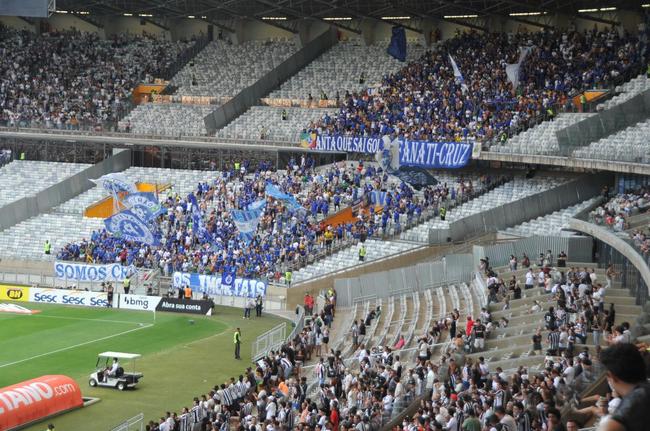 Fotos da torcida do Cruzeiro no clssico contra o Atltico, no Mineiro, pela nona rodada do Campeonato Mineiro