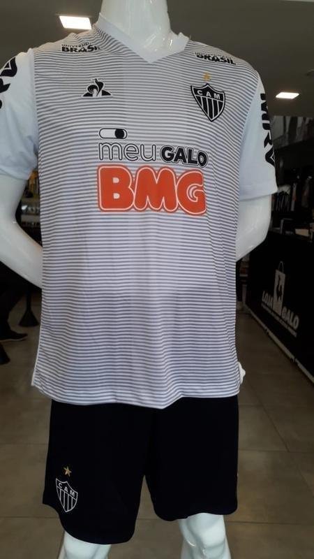 Imagens da nova camisa do Atlético na loja do clube, em Lourdes
