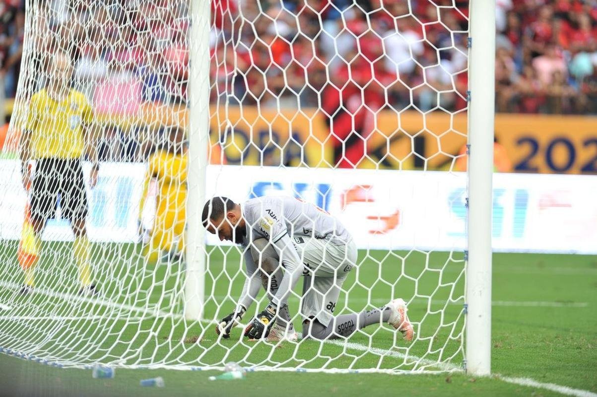 Fotos da vitria do Atltico sobre o Flamengo por 8 a 7 na deciso por pnaltis da final da Supercopa do Brasil, na Arena do Pantanal, em Cuiab. Everton foi o grande heri do Galo ao pegar a cobrana que resultou na conquista