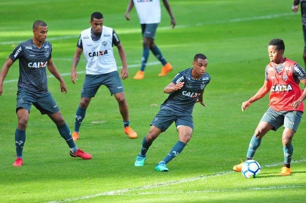 Fotos da apresentao e primeiro treino de Leandrinho no Atltico
