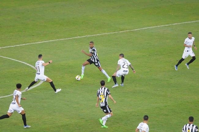 Atltico e Corinthians se enfrentaram no Mineiro, neste domingo (24), em jogo vlido pela 19 rodada da Srie A do Campeonato Brasileiro.