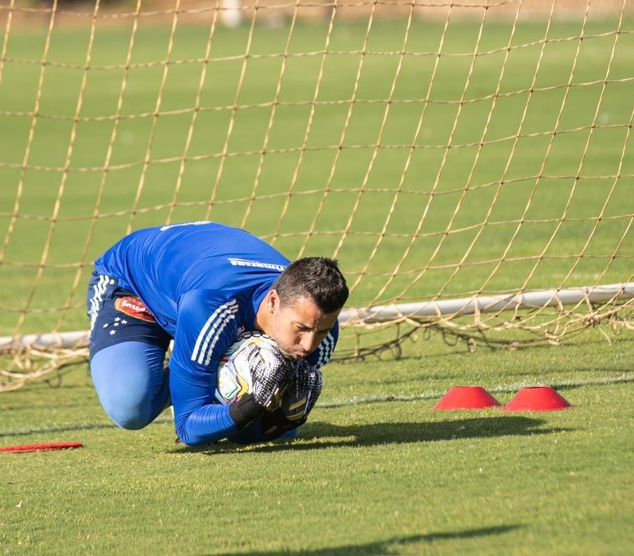 Fotos do treino do Cruzeiro desta segunda-feira (23/11) em Chapecó-SC