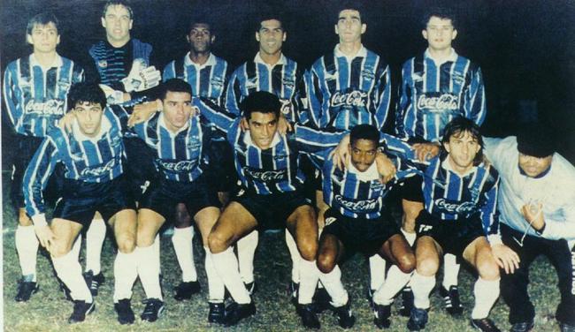1993: no ano de retorno para a primeira divisão, o Grêmio foi campeão do Campeonato Gaúcho e chegou na final da Copa do Brasil, mas perdeu para o Cruzeiro. Na Série A, não chegou a classificar para a segunda fase
