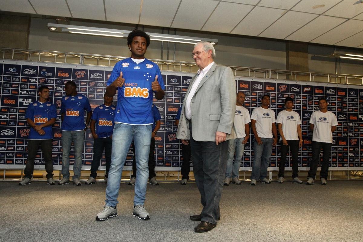 O zagueiro Nirley foi uma das contrataes feitas pelo clube no incio de 2013