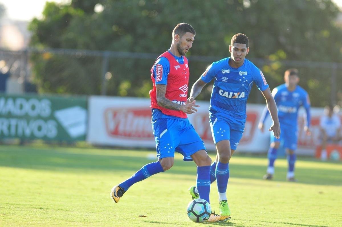 Imagens do treino do Cruzeiro desta quinta-feira, na Toca da Raposa II (Alexandre Guzanshe/EM D.A Press)