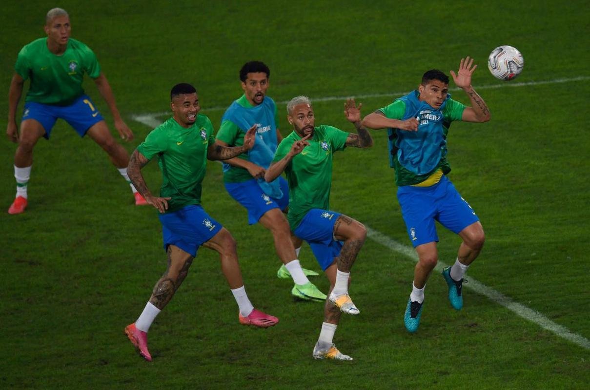 Brasil e Colmbia se enfrentaram no Estdio Nilton Santos, pelo Grupo B da Copa Amrica 