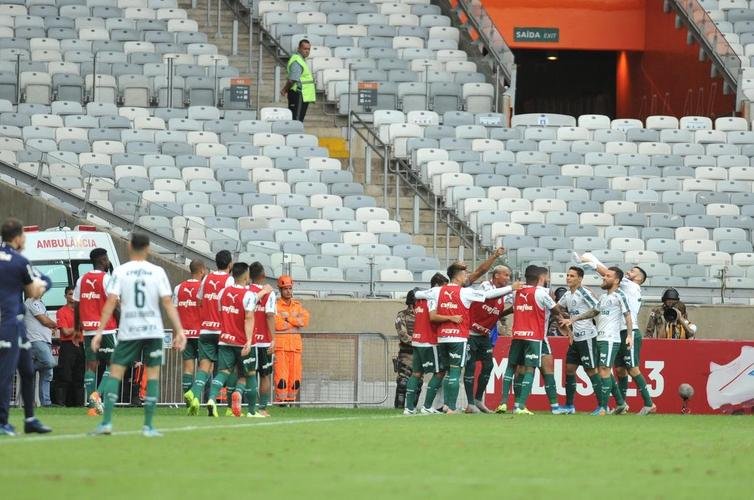 Lances da partida entre Cruzeiro e Palmeiras, no Mineiro, pelo Campeonato Brasileiro
