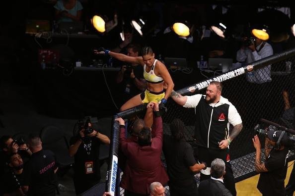 Fotos da grande vitória de Amanda Nunes pelo cinturão do UFC