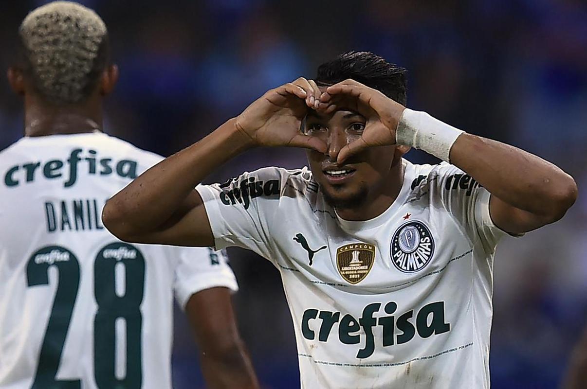 1 - Palmeiras - O tricampeo  o recordista de invencibilidade como visitante na histria da Copa Libertadores. Foram impressionantes 20 jogos seguidos sem perder longe de casa (14 vitrias e seis empates). A srie se iniciou em 2019 e terminou na semifinal de 2022, com derrota para o Athletico-PR.
