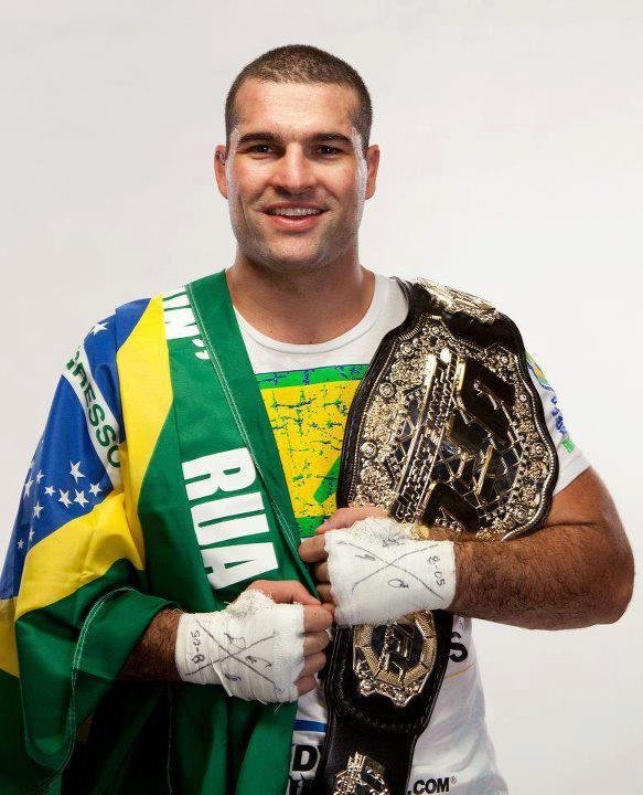 Mauricio Shogun Rua tirou o cinturo de Lyoto e foi campeo entre 2010 e 2011