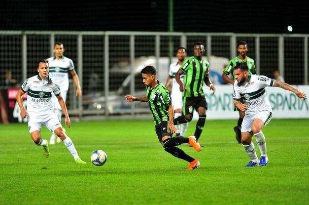 Equipes se enfrentaram nesta segunda-feira, s 20h, pela sexta rodada da Srie B do Brasileiro