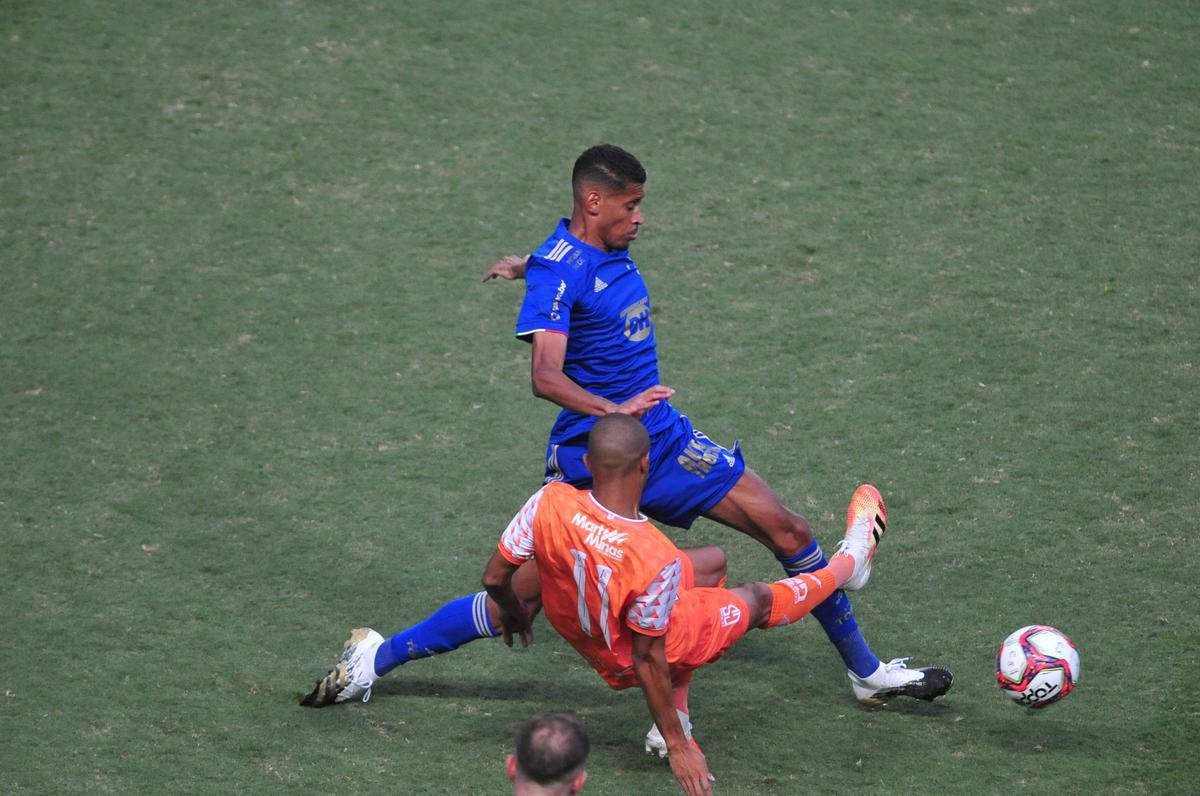 Fotos de Coimbra x Cruzeiro, no Independncia, pela 8 rodada do Mineiro. William Pottker e Felipe Augusto fizeram os gols da vitria celeste por 2 a 0.