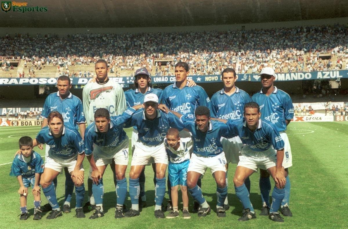 Cruzeiro vice-campeão brasileiro de 1998. Na foto estão Marcos Paulo, Dida, Wilson Gottardo, Jean, Gustavo e Gilberto, Alex Alves, Djair, Fábio Júnior, Valdo e Muller.