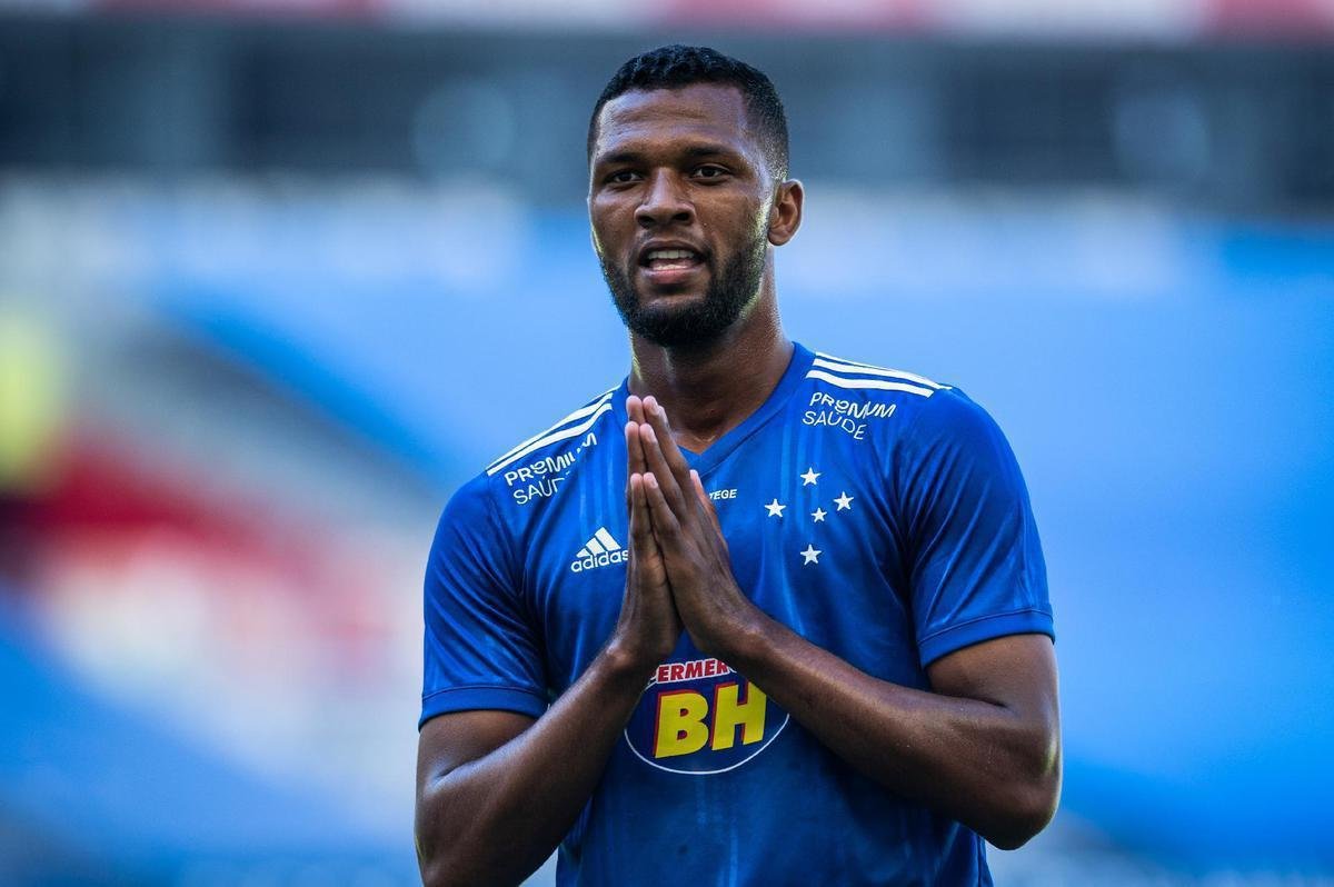 Thiago - O jovem de 19 anos participou de apenas quatro jogos na temporada, todos entrando no segundo tempo: atuou 7' no empate com o Uberlndia (1 a 1), 25' na derrota para a Caldense (1 a 0), 28' no empate contra o Tombense (0 a 0) e 8' na vitria sobre o Boa Esporte (1 a 0). No marcou nenhum gol.