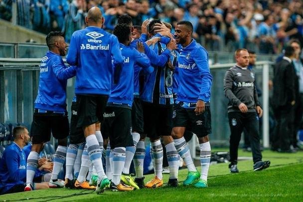 Grêmio foi superior no primeiro tempo e abriu o placar aos 45 minutos, com Barrios