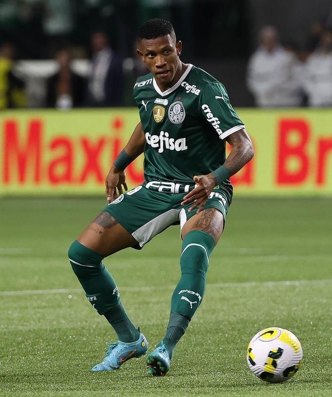 Danilo - Foi expulso contra o Santos e desfalca o Palmeiras diante do Atltico.