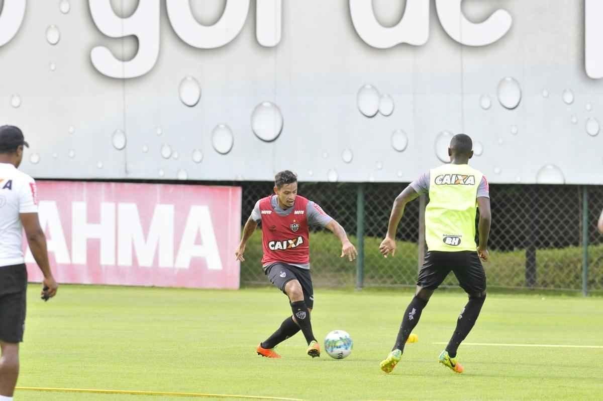 Jogadores que no foram titulares contra o Tombense, no sbado, treinam na cidade do Galo